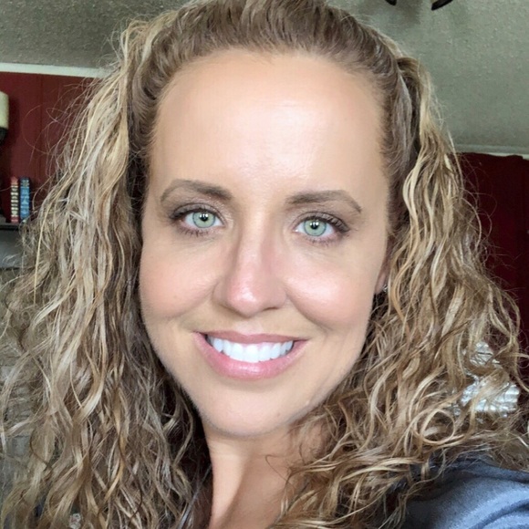 Meet your Posher, Becky - Picture 2 of 3